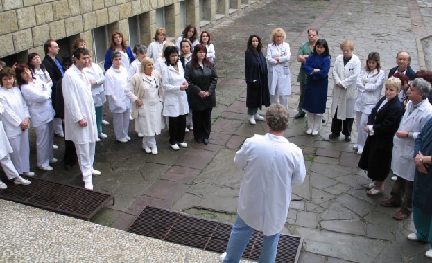 Лекари излизат на протест заради убитото момче във Враца