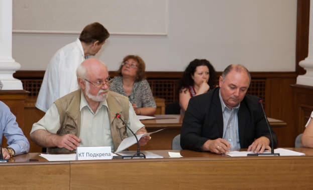 КТ „Подкрепа" и  българските учители очакват от МОН действия 