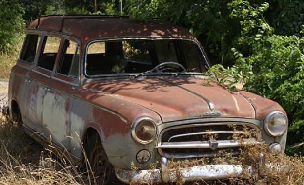 Властите в Русия подготвят постепенна забрана за шофиране на стари