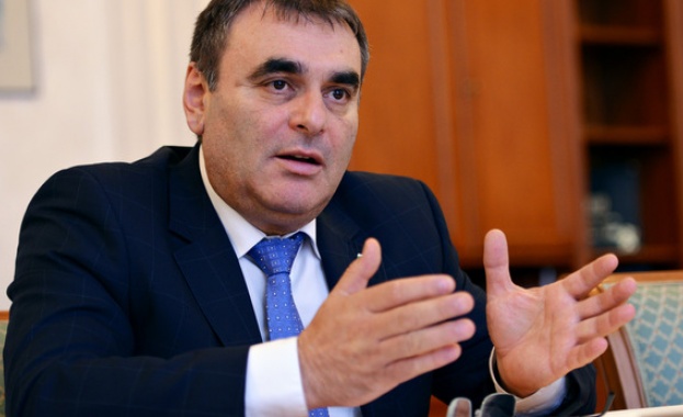 Папазов за наетите влакове: Става много лесно