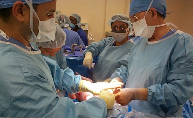 Лекари оперираха жена със 7-килограмов тумор на корема