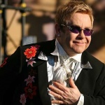 Елтън Джон стана Кавалер на честта