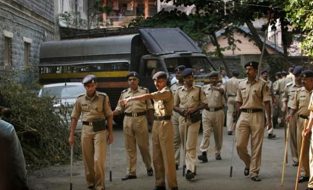 Арестуваха 14 души за изнасилване и изгаряне на момиче в Индия