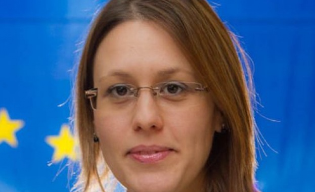 Панайотова защити правата на българските студенти във Великобритания