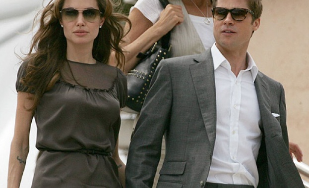 Семейството на Джоли прави фондация за борба с рака 