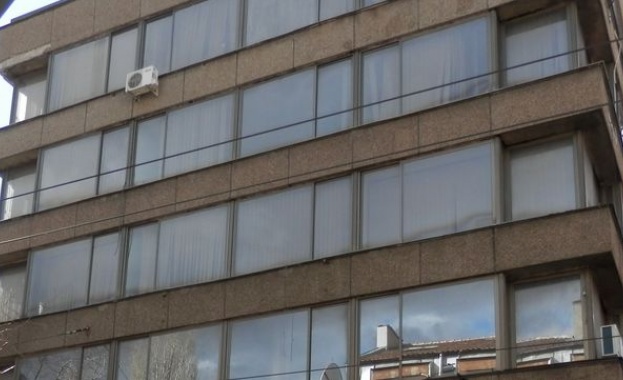 Психично болна жена тероризира цял жилищен блок в столичния квартал