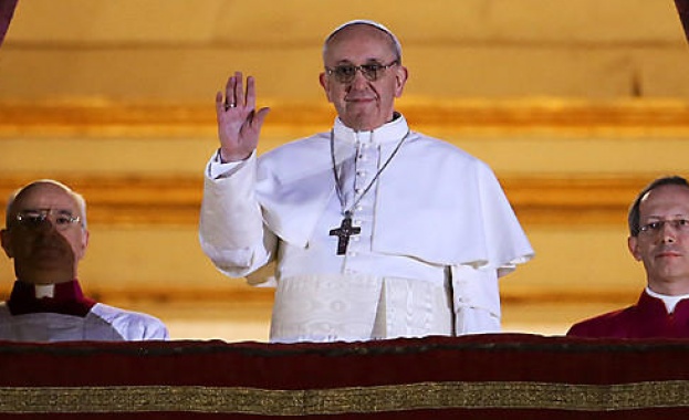 Папата призова християните и мюсюлманите да кажат "не" на насилието