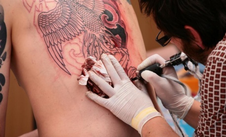 Татуировките увреждат имунитета и могат да намалят ефективността на ваксините, показва проучване