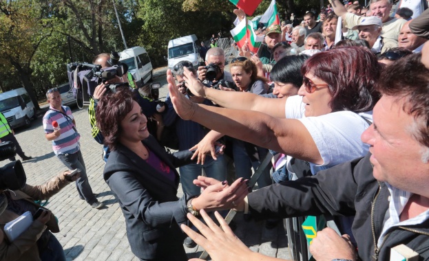 Корнелия, обещай им кръв, мъки, сълзи и пот!