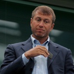 Собственикът на Челси Роман Абрамович е получил забрана да живее във Великобритания