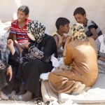 За бежанците, състраданието и парите