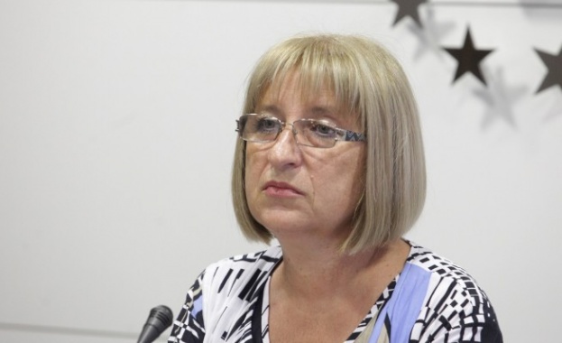 Цачева: Не очаквам напускане на нови членове