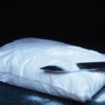 Мъж почина в самолет, погълнал 246 пакета кокаин