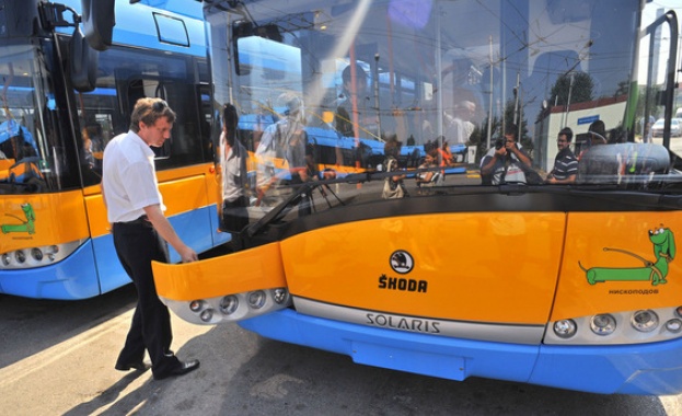 От днес тръгват първите 3 от 30 те нови тролейбуса по