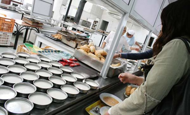 Инспектори на БАБХ затвориха училищен стол 