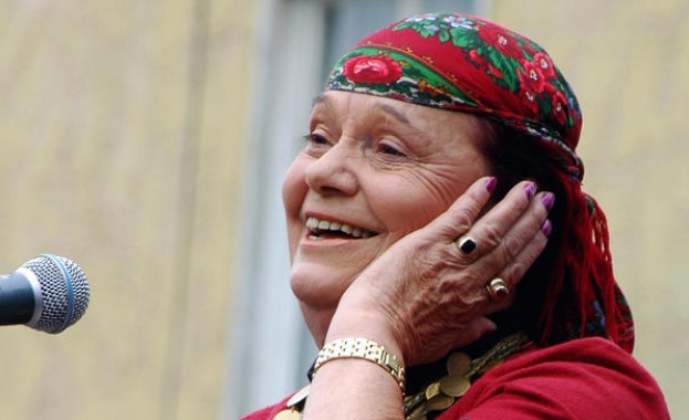 Днес родопската народна певица Валя Балканска празнува своя 80 годишен юбилей Най известното