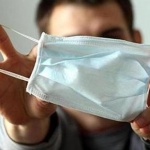 Носенето на маска все по-често води до появата на акне