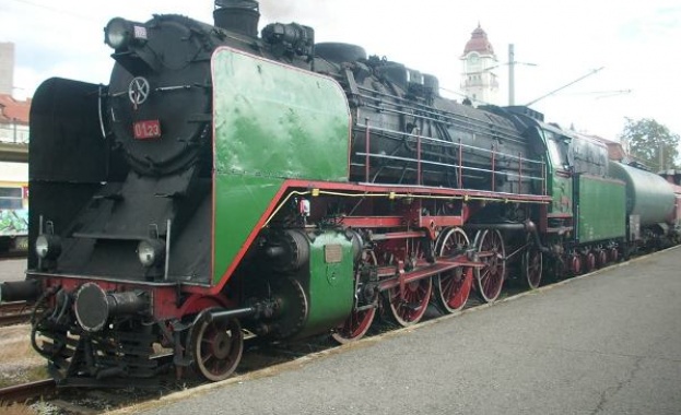 БДЖ пуска допълнителен вагон за Гергьовския влак