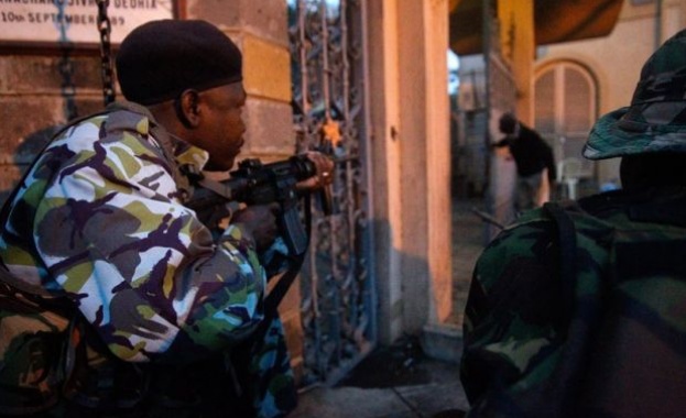 Кенийски войници ограбвали търговския център в Найроби 