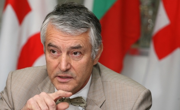 Председателят на БЧК академик Христо Григоров призова пред БНР за