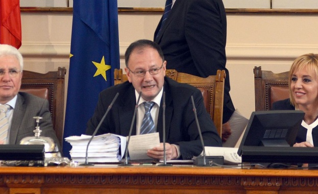 Миков: НС трудно може да изработи всеобща позиция за Украйна