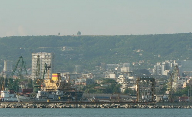 Мъгла затвори пристанището във Варна