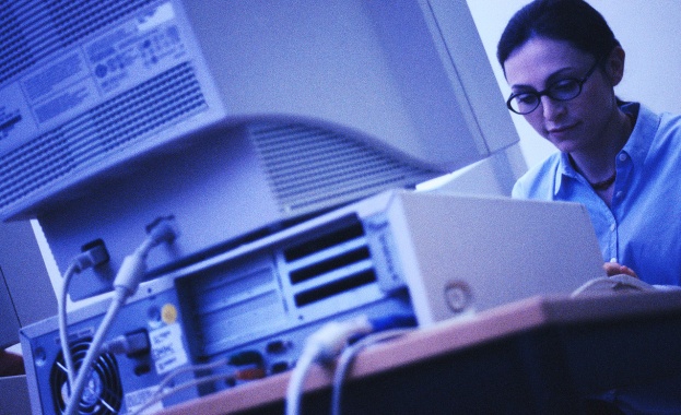 Младо момиче почина след 30-часов работен ден