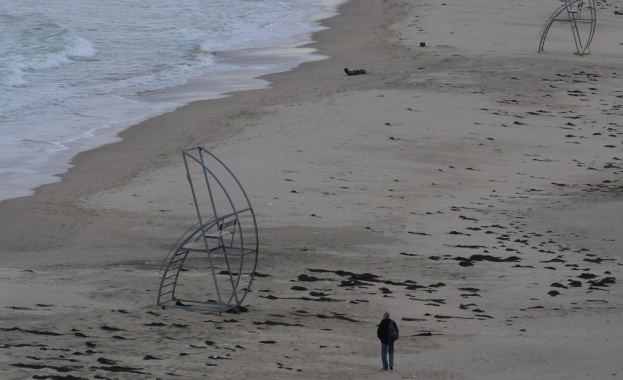 Отриха гола и полумъртва жена на плаж в Стария Несебър