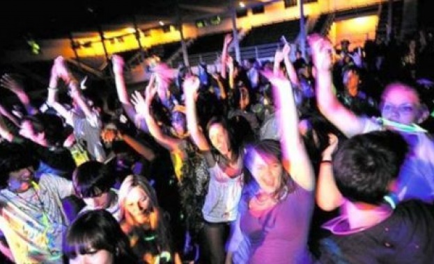 По малко посетители в дискотеките и нощните заведения въвеждат властите като