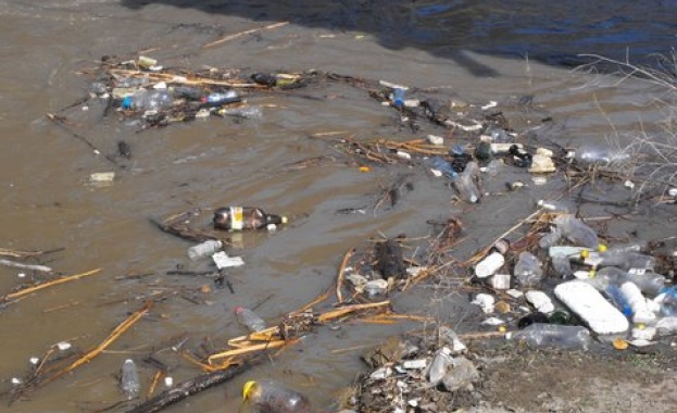 Събраха близо 4,5 млн. т боклуци от островите Галапагос 