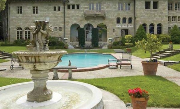 Бекъм продадоха „Бекингамския  дворец”