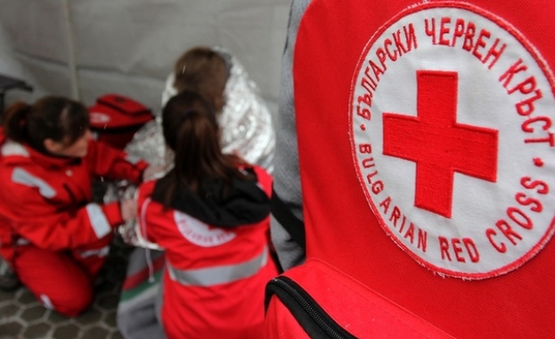 БЧК: Разполагаме с достатъчно дрехи за бежанците