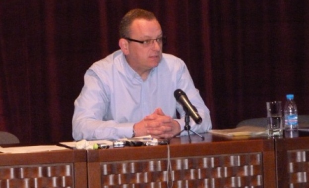 Стоянович: Пътуванията ми не са „разхищение на държавна пара”