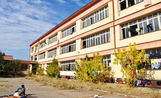 Тамплиери и ротарианци правят дарение за бежанците във „Враждебна"