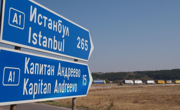Глобените в Турция чужди водачи ще плащат на границата или колите им ще остават там