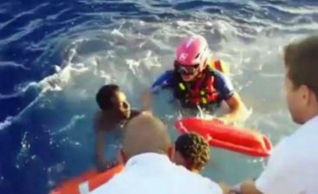 12 имигранти се удавиха край Сицилия  