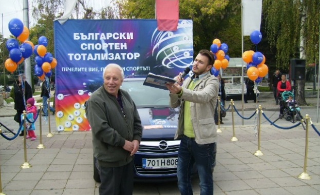 Пенсионер продава кола от тотото, за да си покрие борчовете 