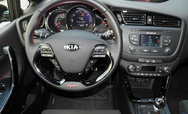 Kia гони спортен имидж със Cee'd GT