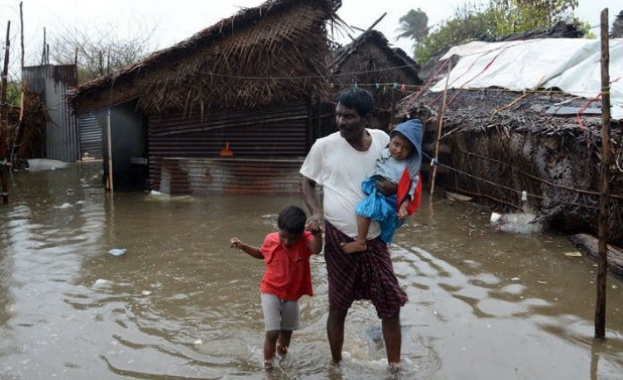 Евакуираха половин милион индийци заради циклона "Файлин"