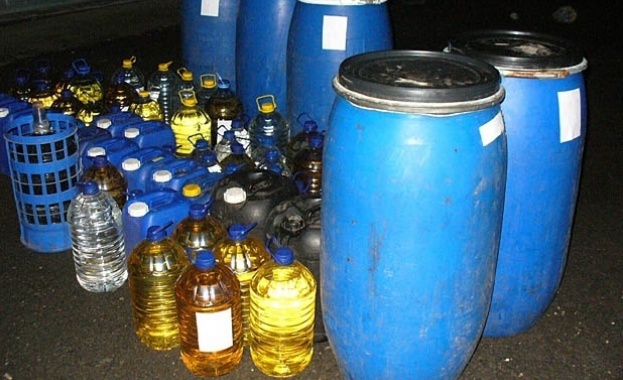 Конфискуваха ракия и водка в куриерска фирма в Сандански