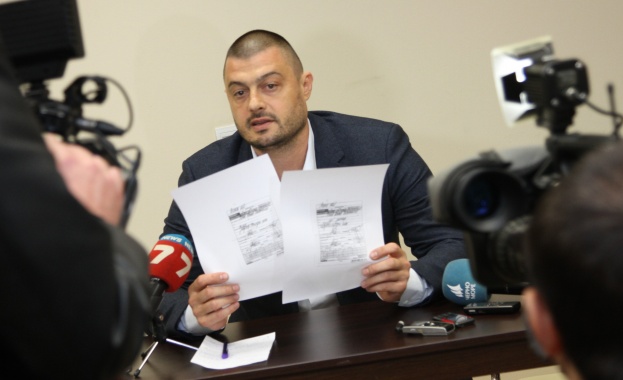 Бареков към Плевнелиев: До часове да подаде оставка 