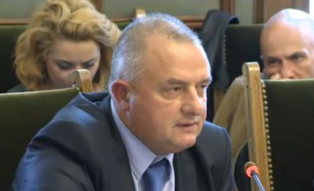 Чирпанлиев: Подавам оставка, ако не се осигури ред в бежанските лагери