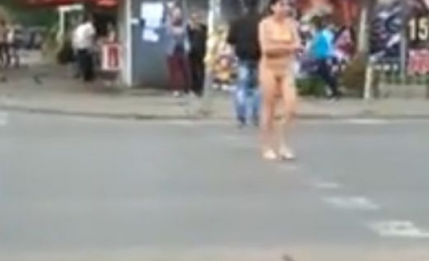 Гола девойка обикаля „Студентски град” /видео 18+/