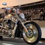 „Харли Дейвидсън” изнасят част от производството си извън САЩ  