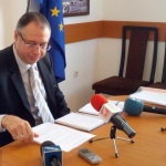 Остри реплики и чувал с фесове пред кабинета на областния управител на Варна