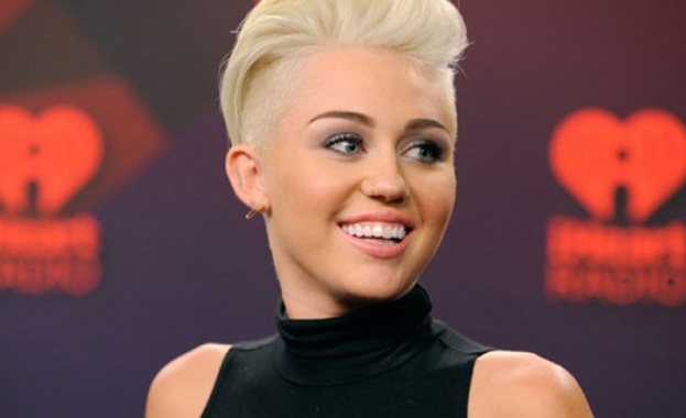 Майли Сайръс купи Range Rover за кучетата си 