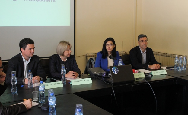 Кунева: Добре е, че президентът ще сезира КС за Пеевски