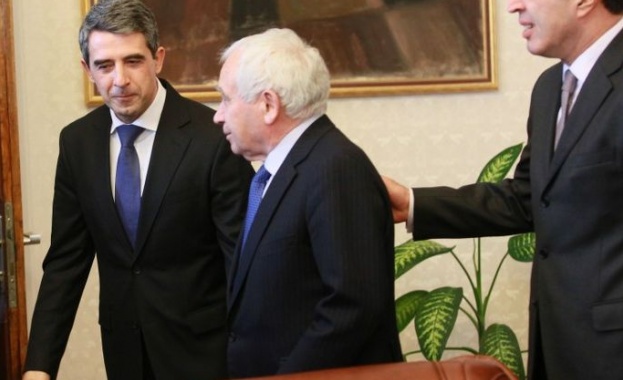 Плевнелиев, Желев и Стоянов обсъждат националната сигурност 