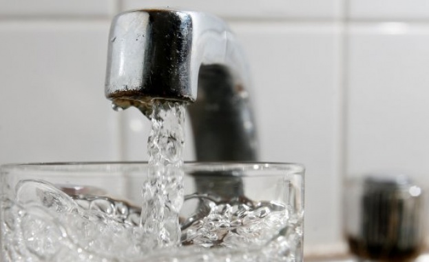 Трябва ли да се насърчи безплатното сервиране на вода в ресторантите