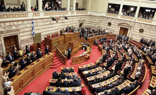 Гръцкият парламент спря кранчето на Златна зора